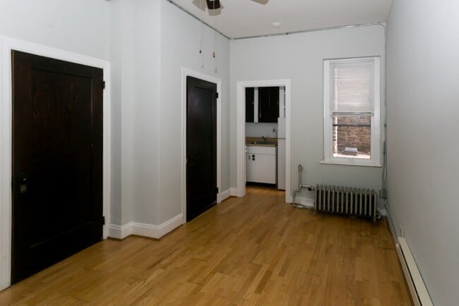 Building Photo - 4650 N Paulina St