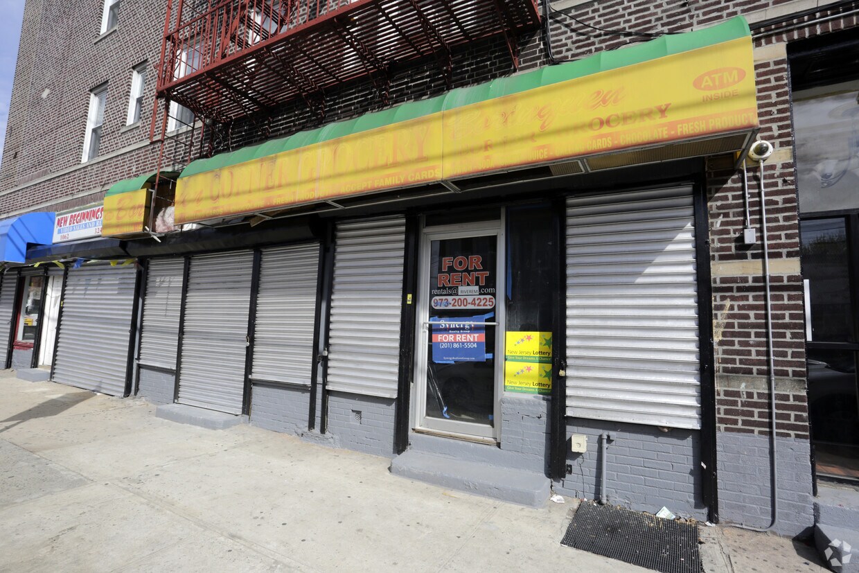 Building Photo - 1062 W Side Ave