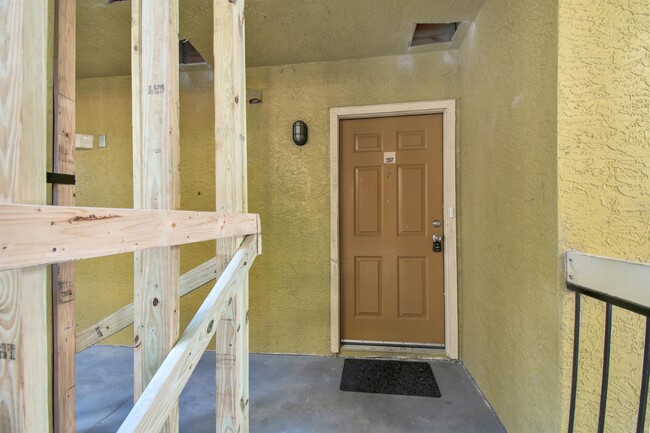 Building Photo - 5259 Images Cir