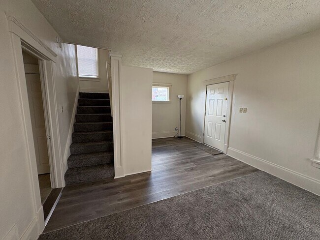 Foto del edificio - Three bedroom one bathroom home for rent