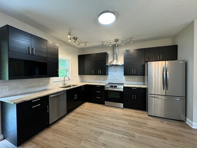 Foto del edificio - West AVL - Modern, 2-Bedroom Townhome