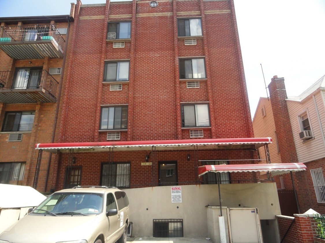Building Photo - 13406 Blossom Ave