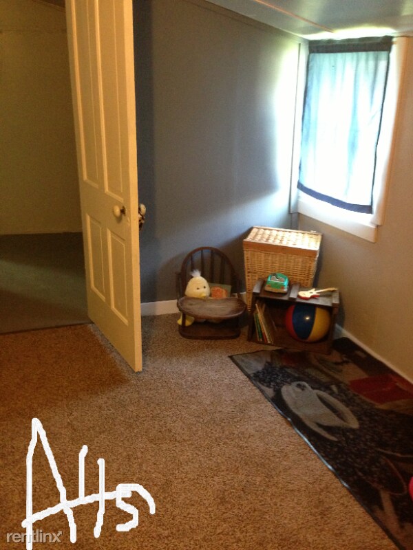 Primary Photo - 4 br, 1 bath House - 326 Sycamore St