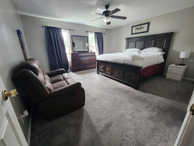 Building Photo - 300 Windy Oak Run