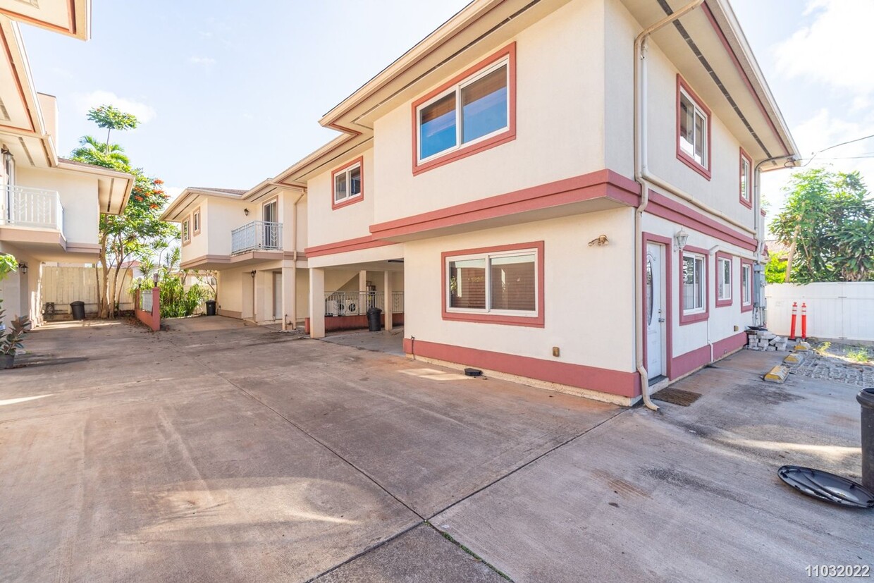 Foto principal - Ground Floor 2/2 Duplex in Wahiawa w/ Sola...