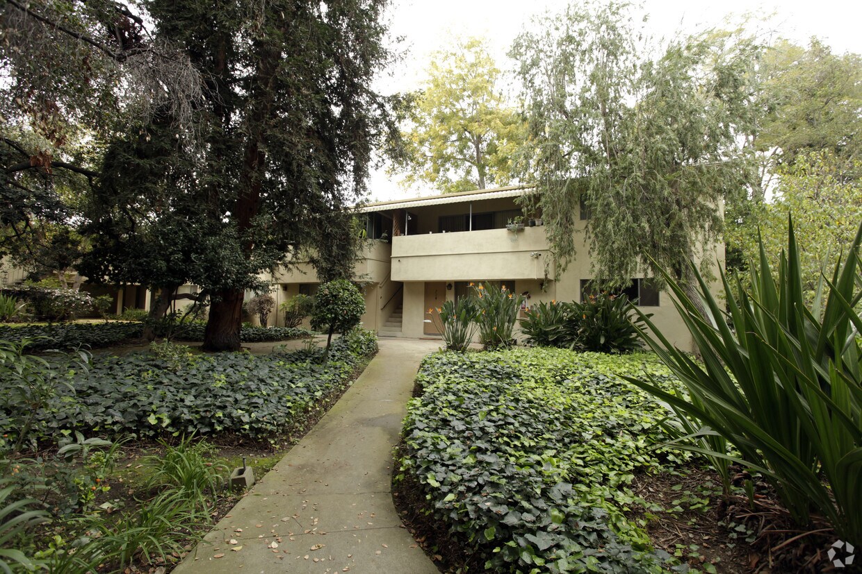 Building Photo - 1117 N Stoneman Ave