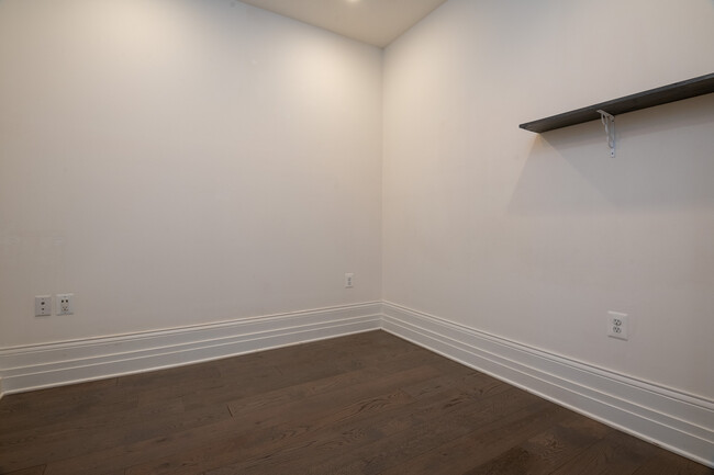 Foto del edificio - 901 D St NE