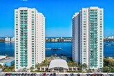 Foto principal - 241 Riverside Dr