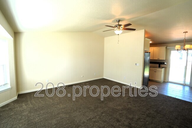 Building Photo - 482 W Willowbrook Dr