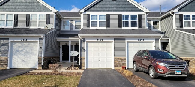 Building Photo - 2459 Oneida Ln