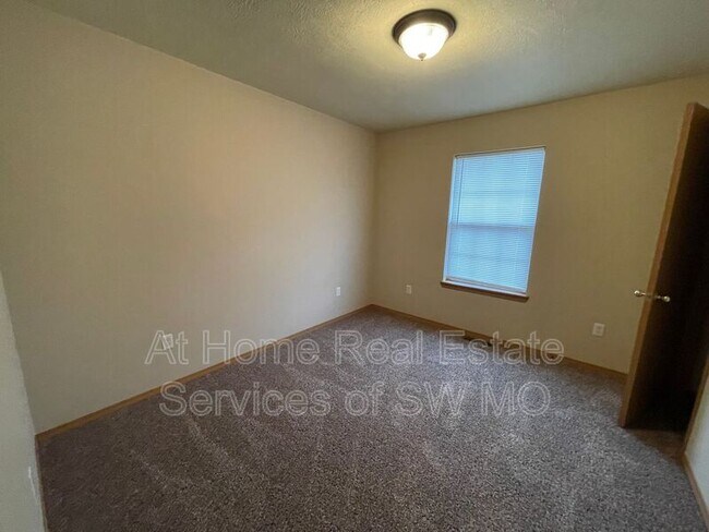 Foto del edificio - 5651 N Purple Ln
