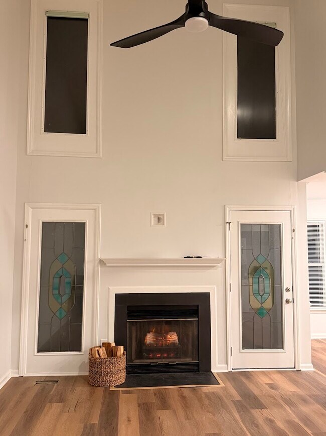 Building Photo - 1423 Mahonia Ct