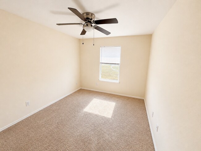 Foto del edificio - AVAILABLE NOW, APPLY AT OUR WEBSITE TODAY!