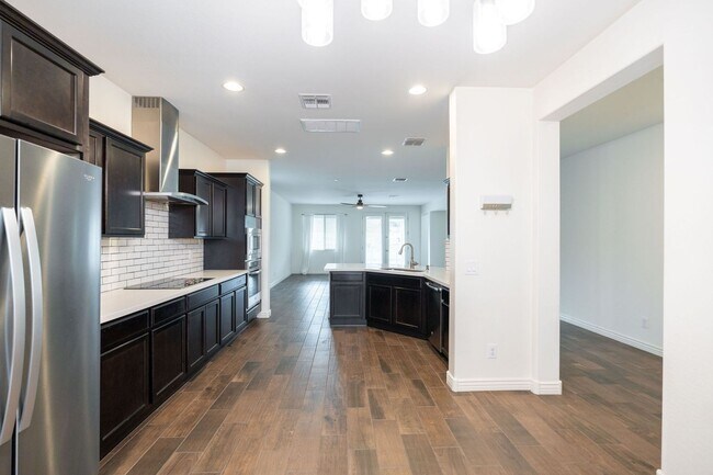 Building Photo - *POOL* Beautiful Gilbert Home Nestled at t...