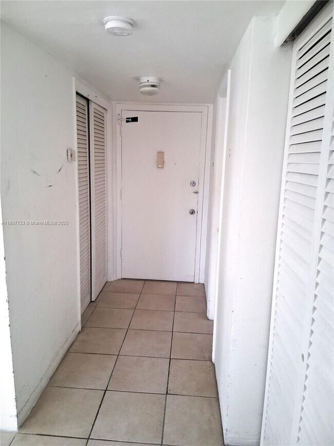 Foto del edificio - 16701 NE 14th Ave