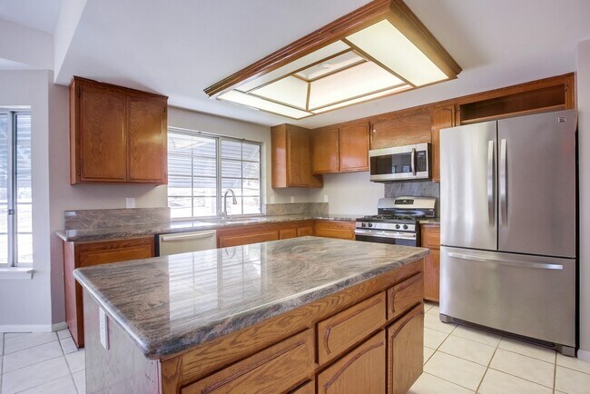 Building Photo - 1754 Fuerte St