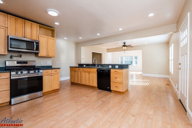 Building Photo - Beautiful & Spacious Corralitos Home