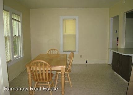 Building Photo - 3 br, 2 bath Apartment - 806 W. Stoughton St.