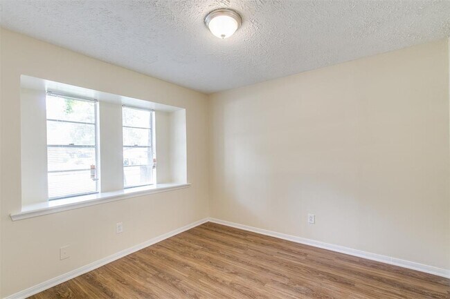 Foto del edificio - 22818 Canyon Lake Dr