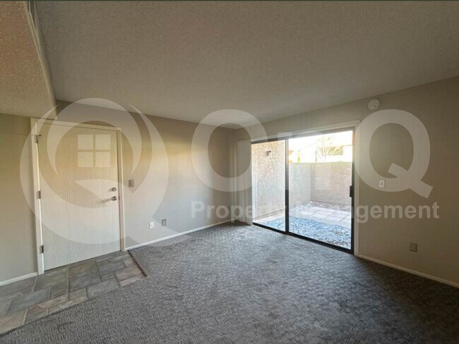 Foto del edificio - 2172 N Pantano Rd