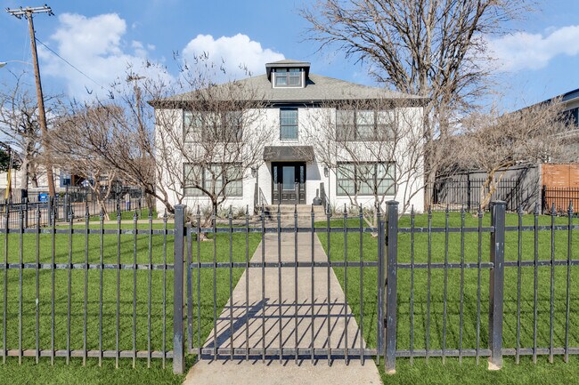 Building Photo - 5003 Bryan St