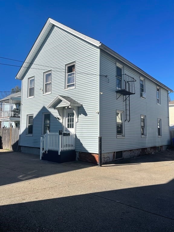 157 Harrison St, Pawtucket, RI 02860 Townhome Rentals in Pawtucket RI