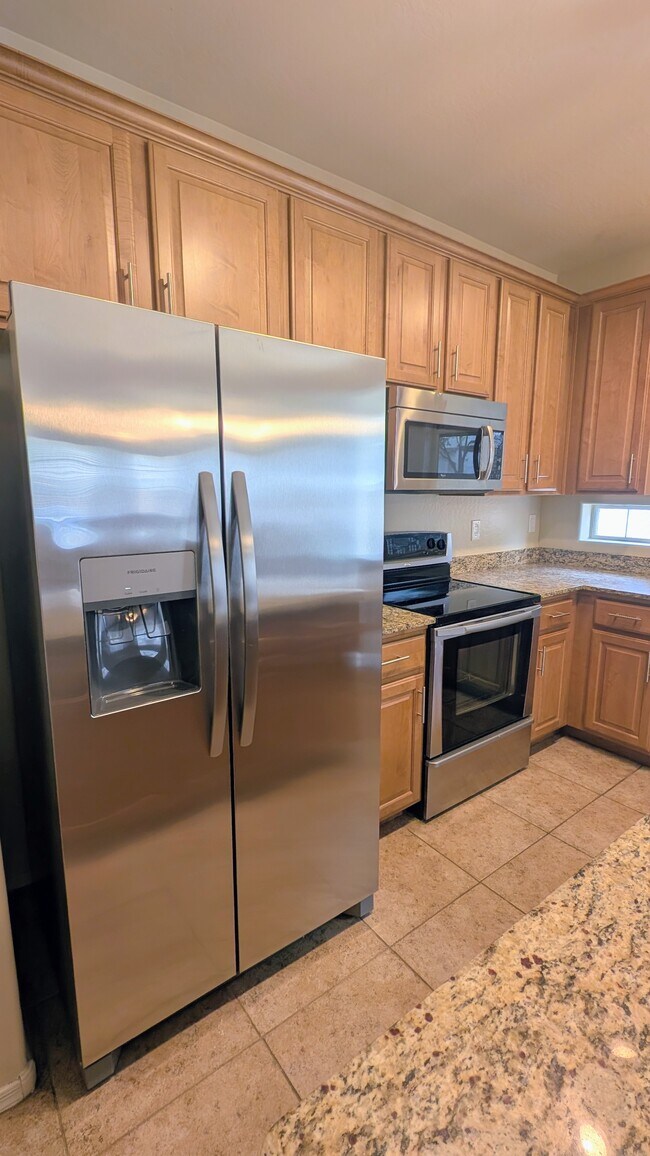 Building Photo - 10138 E Isabella Ave