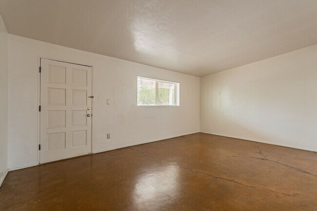 Building Photo - 428 N Norris Ave