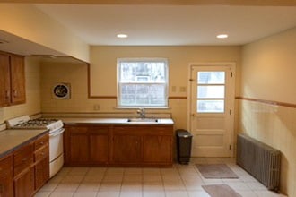 Building Photo - 1112 Latona St