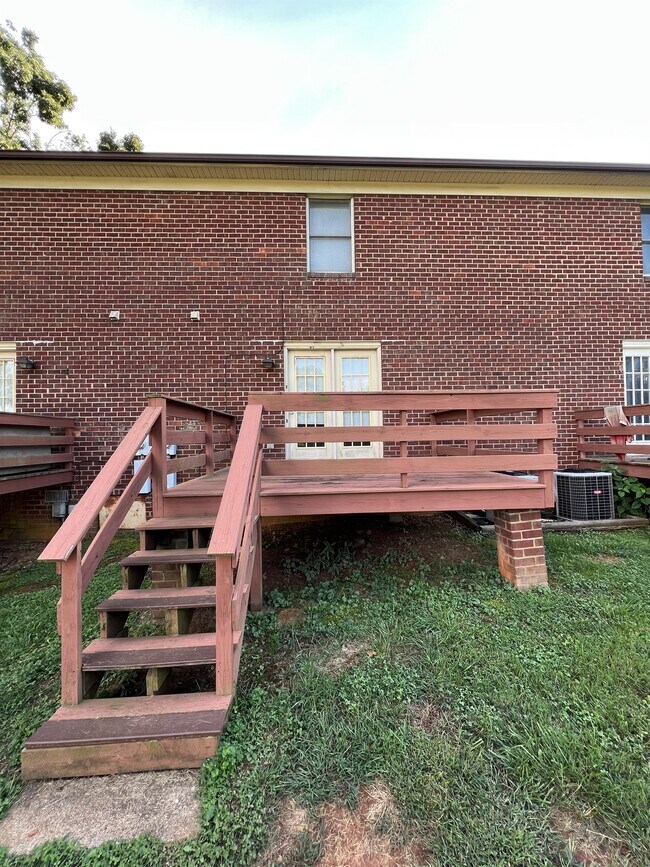 Building Photo - 155 N Vail Dr