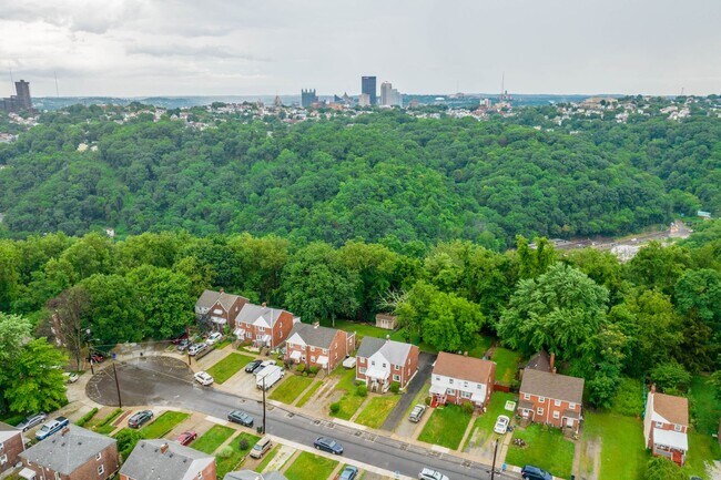 Building Photo - GORGEOUS TWO BEDROOM HOUSE IN BEECHVIEW AV...