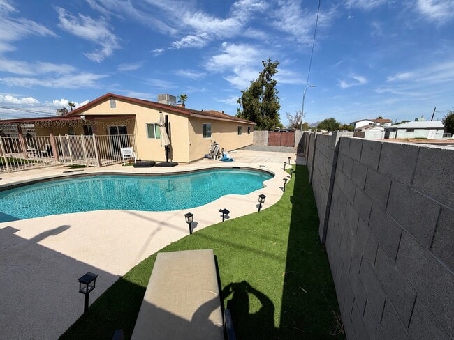 Photo - 8102 N 30th Dr (Phoenix, AZ) Apartment