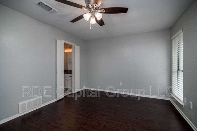 Building Photo - 709 Parkview Dr