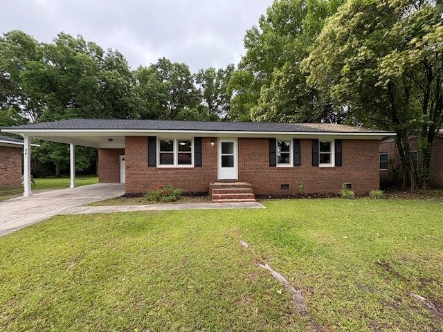 Primary Photo - 841 Pinewood Dr