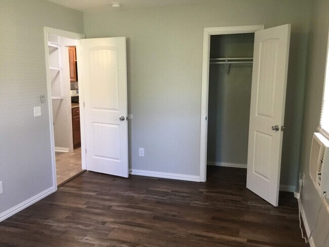 Building Photo - Completely remodeled 1 bedroom, 1 bath duplex!