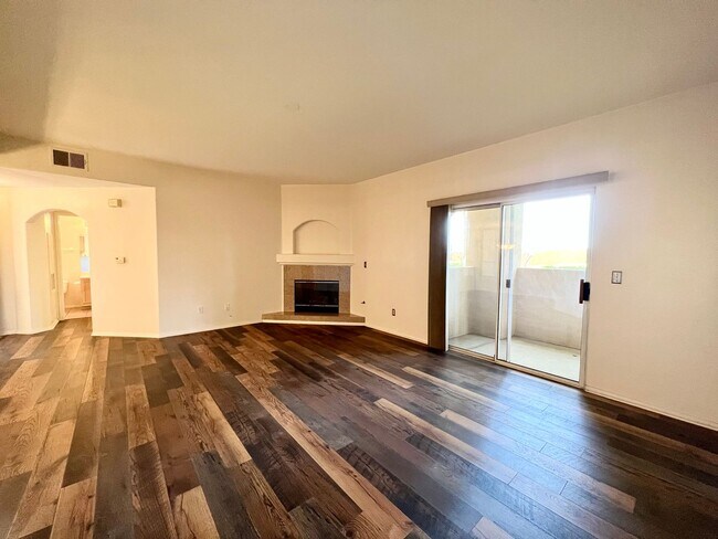 Building Photo - RESORT STYLE LIVING IN GUARD GATED COMMUNITY.