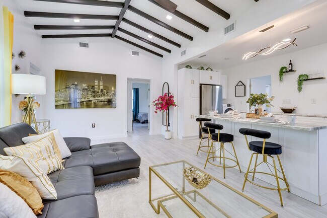 Foto del edificio - 774 NW 49th St