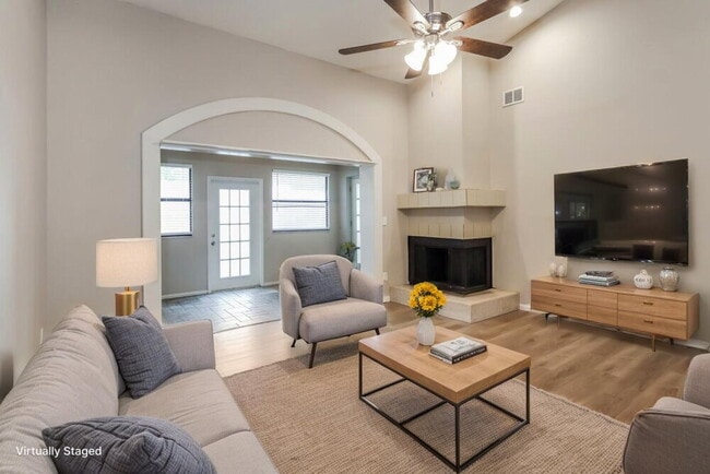 Building Photo - 11504 Robles Del Rio Pl