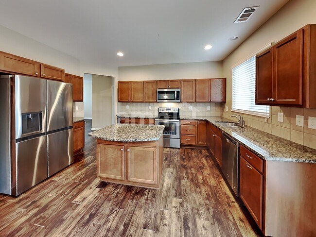 Foto del edificio - 804 Commerce Trl