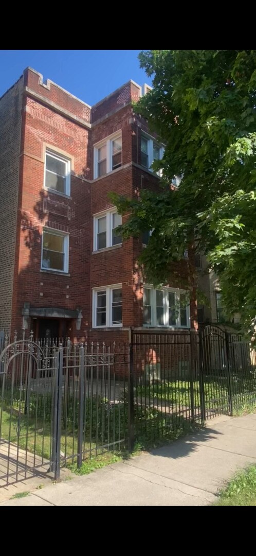 Building Photo - 6327 N Francisco Ave