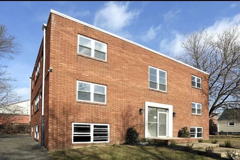 Primary Photo - 1 Adams Pl