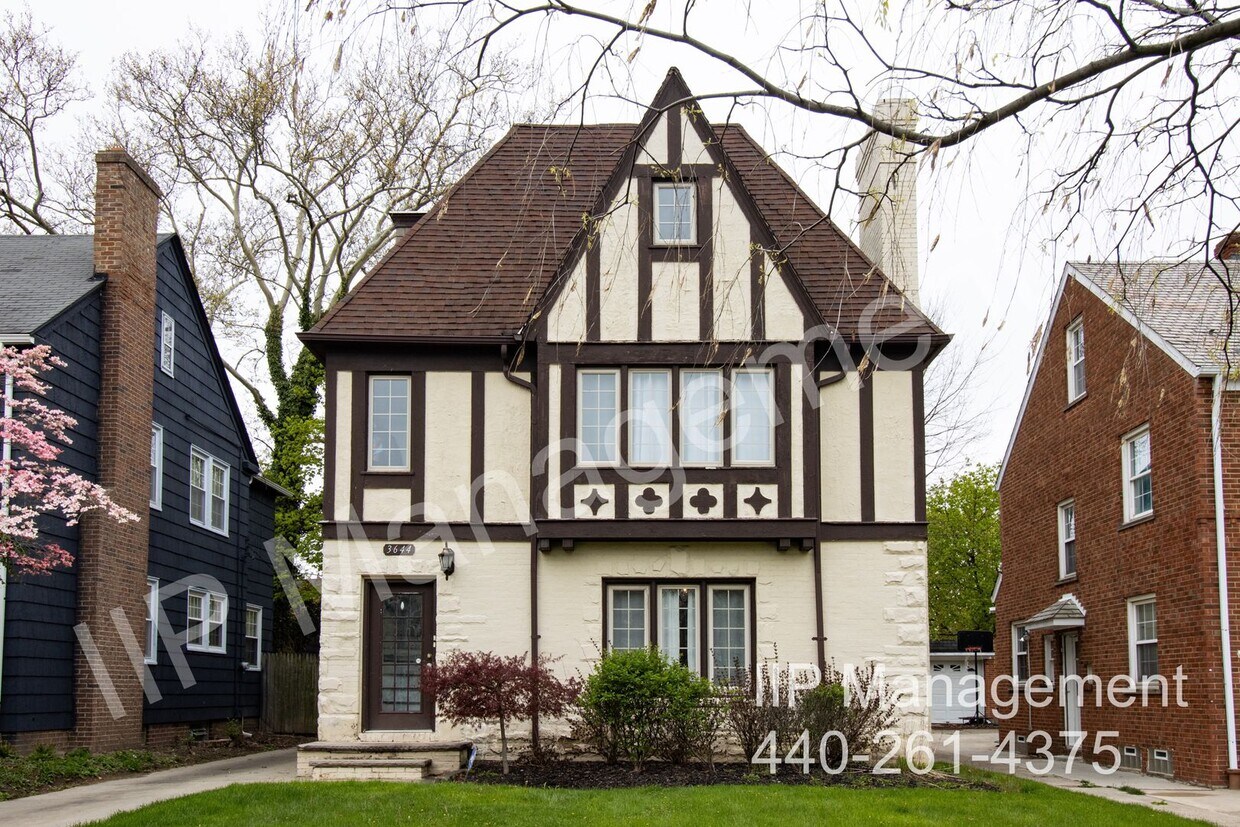 3644 Rolliston Rd Unit Down, Shaker Heights, OH 44120 Room for Rent