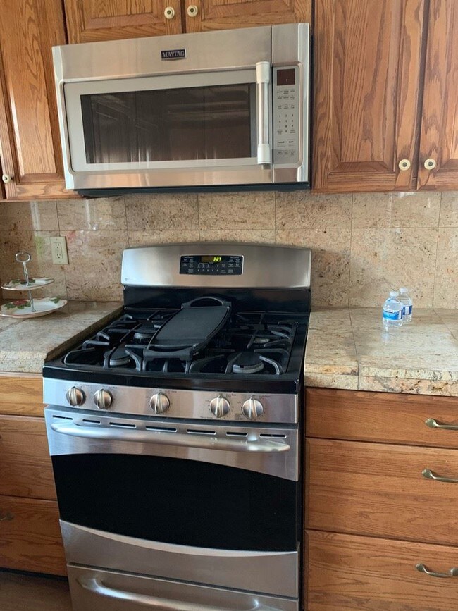 Building Photo - 2 br, 3 bath Apartment - 355 Interstate 80 W