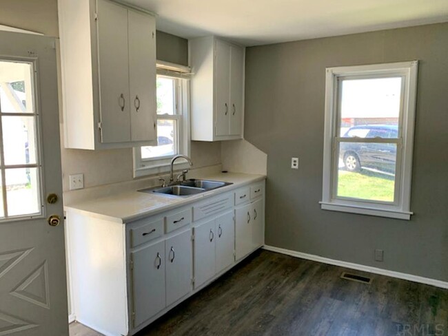 Building Photo - 1559 Vann Ave