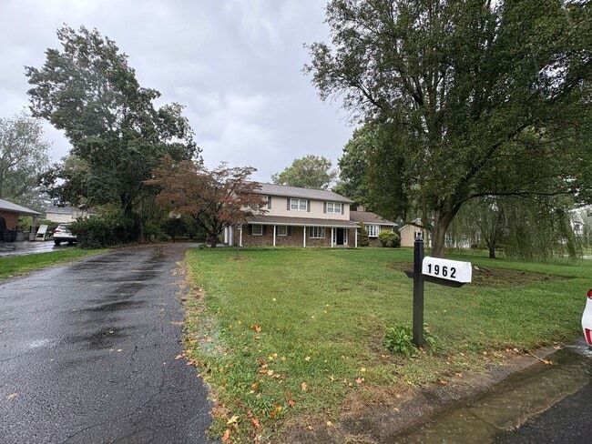 Building Photo - 4 Bedroom Single Family Home Available in ...
