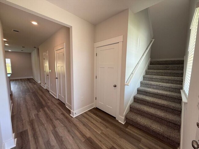 Building Photo - Gulf Breeze - Deer Ridge Crossing - 4 bedroom, 2.5 bathroom - New Construction