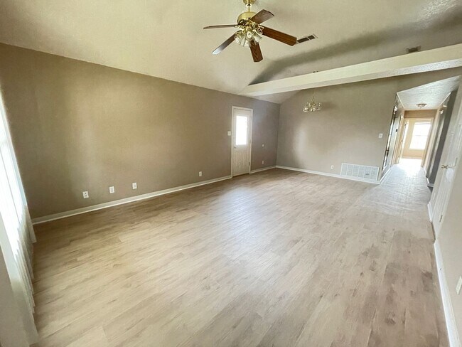 Building Photo - 4704 John David Dr