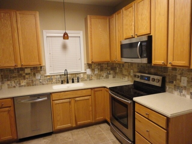 Building Photo - 2488 Somerset Place Dr