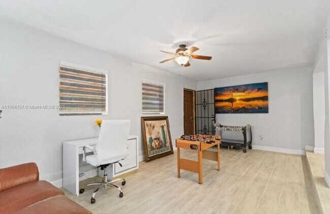 Foto del edificio - 18830 NW 7th Ave