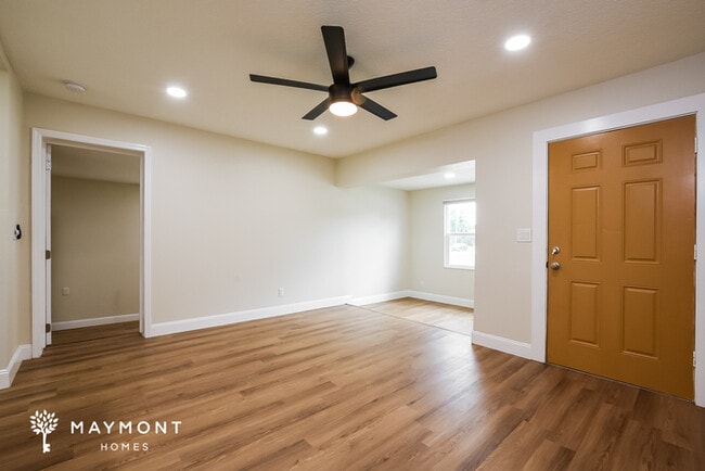 Building Photo - 117 Primrose Ct